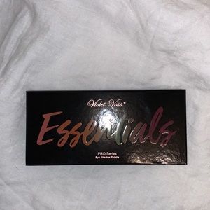 Brand new eyeshadow pallet